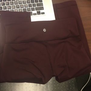 Lululemon Maroon Wunder Under Crop (6) maroon